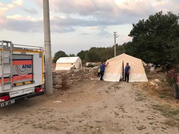 Kütahya'da çadırdaki depremzedeler, AFAD konteynerlerine yerleşiyor