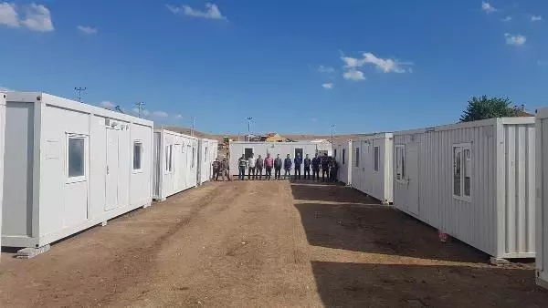 Kütahya'da çadırdaki depremzedeler, AFAD konteynerlerine yerleşiyor