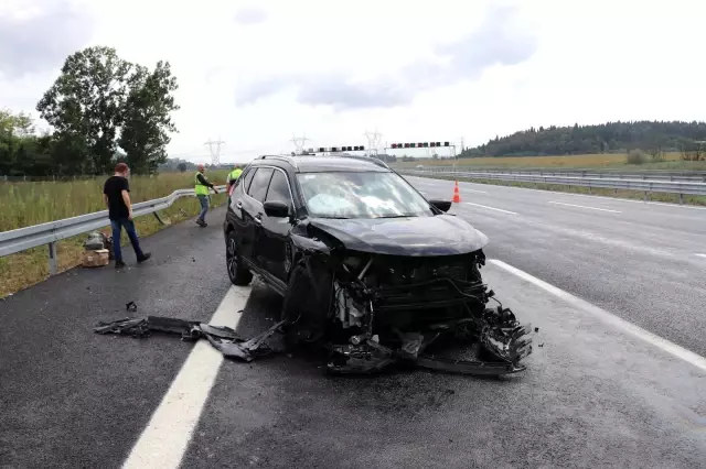 Kuzey Marmara Otoyolunda 3 araçlı zincirleme kaza: 2 yaralı