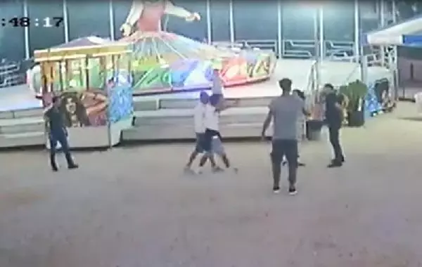 LUNAPARKTA BALERİNE ÇOCUĞUNU BİNDİRMEYEN GÖREVLİYE SİLAH ÇEKTİ