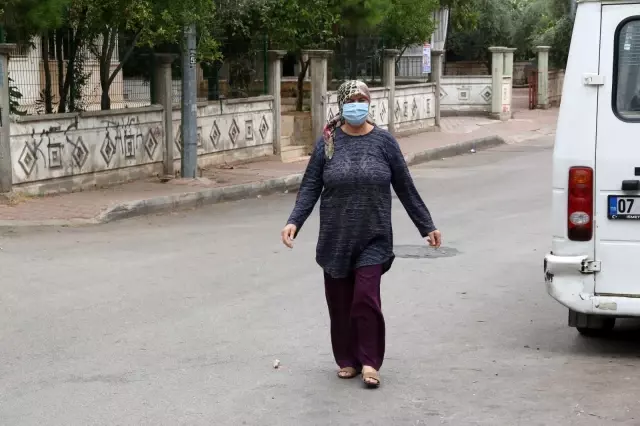 Mahallede bulunan tabelayı aracına yükleyen hurdacıya şoku yaşatan teyze: Emanete sahip çıktım