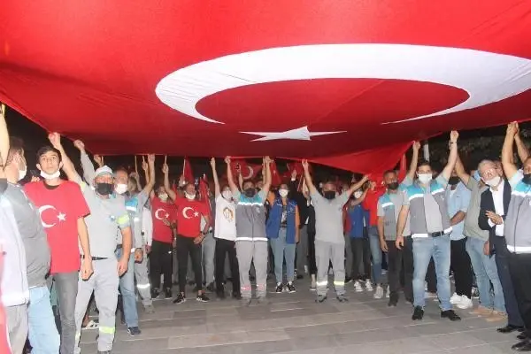 Manyas'ın düşman işgalinden kurtuluşu, fener alayı ve İrem Derici konseri ile kutlandı