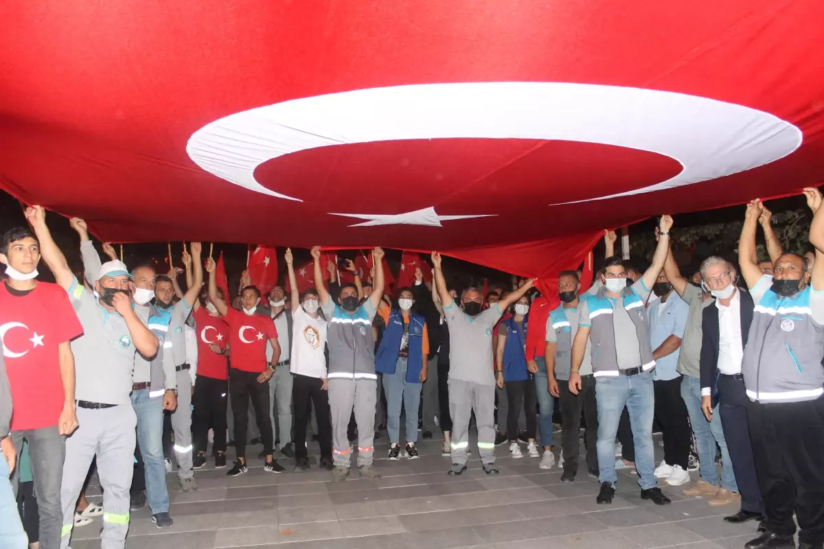 Manyas'ın kurtuluş yıl dönümü etkinlikleri İrem Derici konseriyle sona erdi