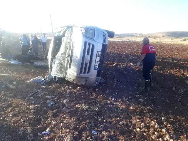 Mardin'de minibüs şarampole devrildi 10 kişi yaralandı