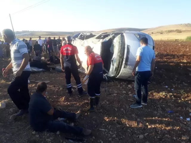 Mardin'de minibüs şarampole devrildi 10 kişi yaralandı