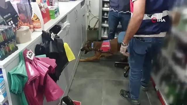 Markette uyuşturucu ve sahte alkol satan kardeşlere suçüstü