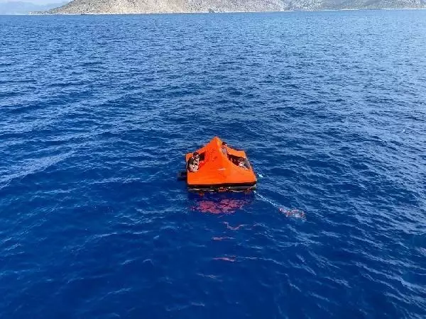 Marmaris açıklarında 46 kaçak göçmen kurtarıldı