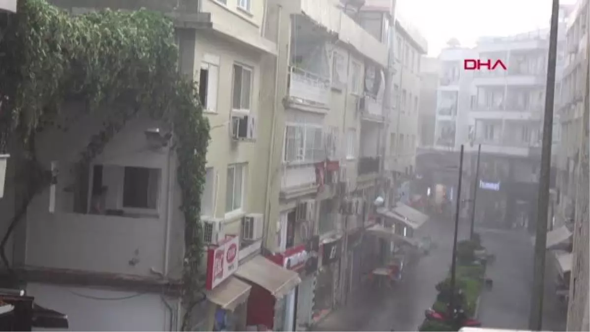 MARMARİS'TE DÜŞEN YILDIRIM YANGINA NEDEN OLDU