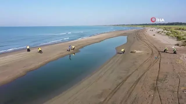 Mersin sahillerinde petrol temizliği sürüyor