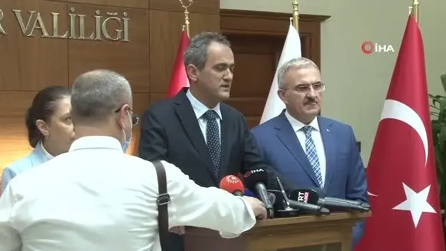 Milli Eğitim Bakanı Özer: Korona virüs vaka veya yakın temas nedeniyle yüz yüze eğitime ara veren hiç bir okulumuz bulunmamaktadır