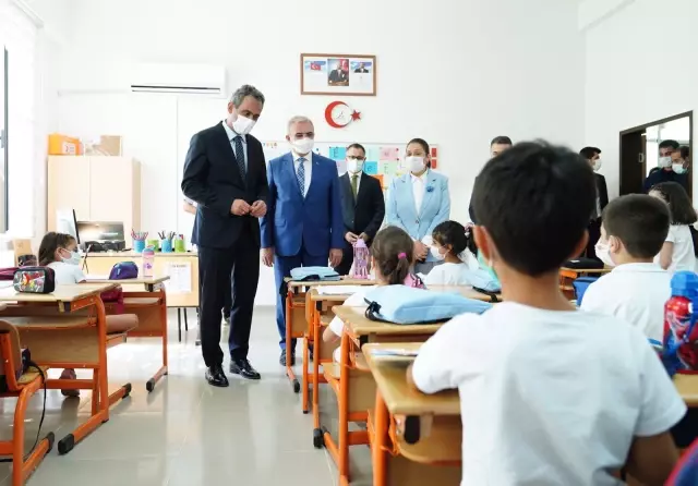 Son dakika haberi | DİYARBAKIR - Bakan Özer: Diyarbakır'da derslik başına düşen ilköğretim öğrenci sayısı 57'den 29'a düştü