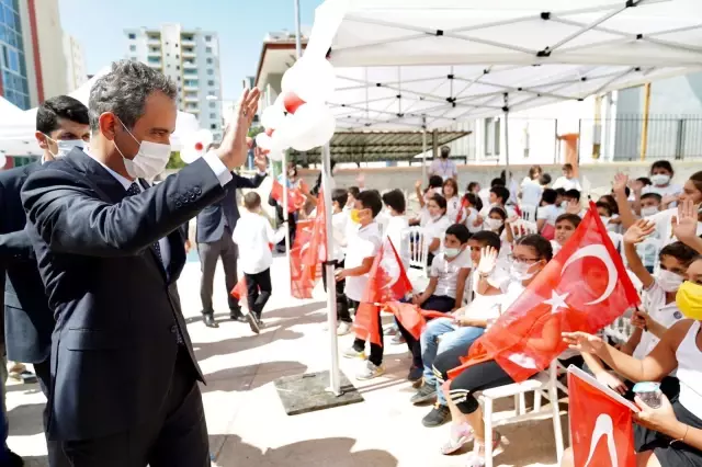 Son dakika haberi | DİYARBAKIR - Bakan Özer: Diyarbakır'da derslik başına düşen ilköğretim öğrenci sayısı 57'den 29'a düştü