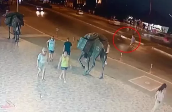 Son dakika haberi: Motosikletin çarptığı Alman turist öldü; kaza anı kamerada