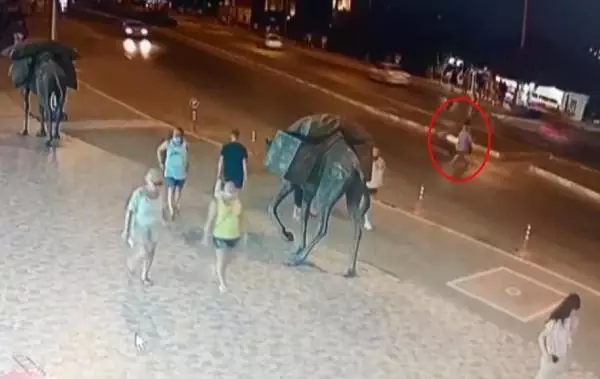 Son dakika haberi: Motosikletin çarptığı Alman turist öldü; kaza anı kamerada