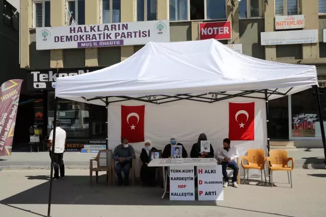 Muşlu annelerin HDP önündeki evlat nöbeti sürüyor