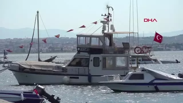 MÜSİLAJDAN ARINDIRILAN TUZLA DENİZİNDE DALGIÇLAR ÇAY KEYFİ YAPTI