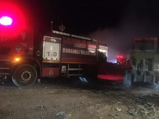 Osmaneli'nde yanan çöp döküm sahasında rehabilitasyon çalışması başlatıldı