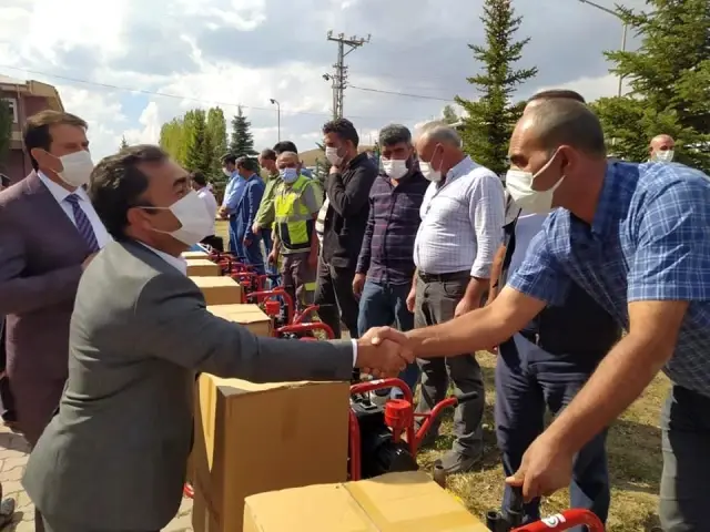 Otlukbeli'nde Modern Hayvancılığın Geliştirilmesi projesi kapsamında 120 süt sağım makinası çiftçilere dağıtıldı
