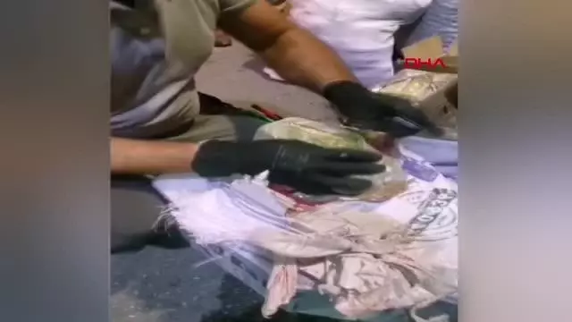 OTOBÜSTE YOLCULARIN VALİZİNDE 53 KİLO EROİN ELE GEÇİRİLDİ