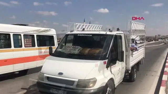 Otomobilin çarptığı minibüs, 12 metre savruldu: 1 yaralı