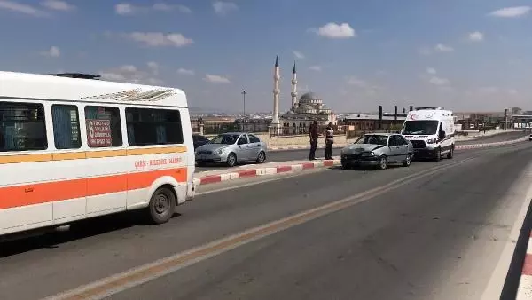 Otomobilin çarptığı minibüs, 12 metre savruldu: 1 yaralı