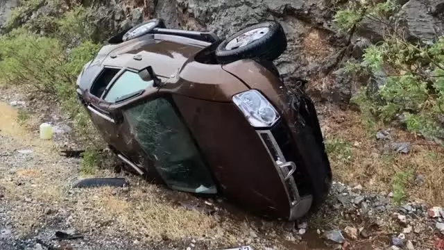 Otomobilin şarampole devrilmesi sonucu 3 kişi yaralandı