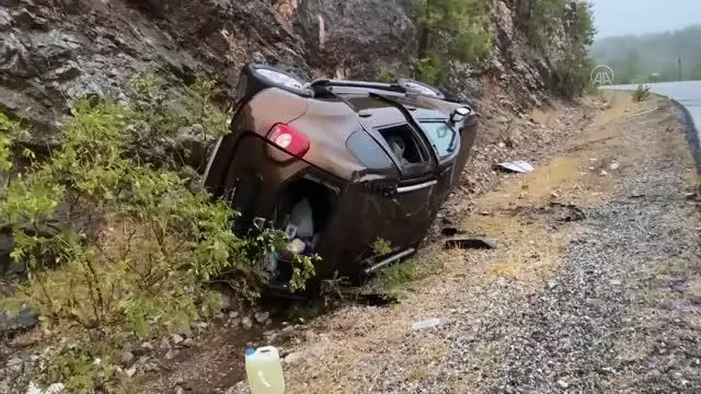 Otomobilin şarampole devrilmesi sonucu 3 kişi yaralandı