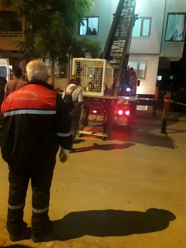 Polislere kapıyı açmayan kadının evindeki kokuların sebebi ortaya çıktı