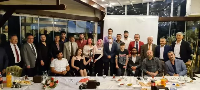 Protokol şampiyonluk yemeğinde bir araya geldi