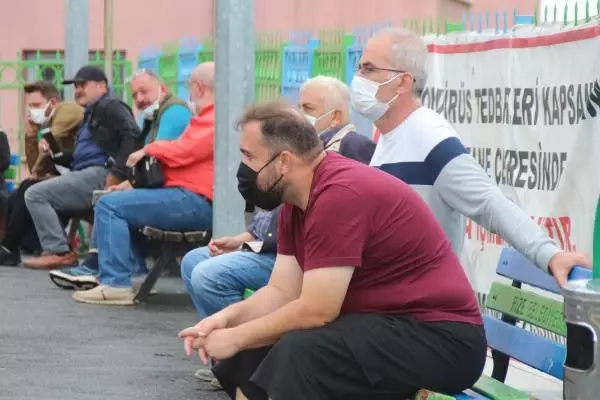 RİZE SAĞLIK MÜDÜRÜ: KAHVEYE 4 KİŞİ OYNUYOR, 4 KİŞİ DE İZLİYORSA GİRMEYİN