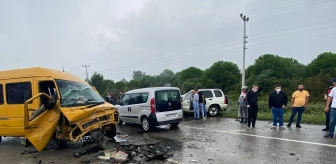 Samsun'da 3 aracın karıştığı trafik kazasında 4 kişi yaralandı