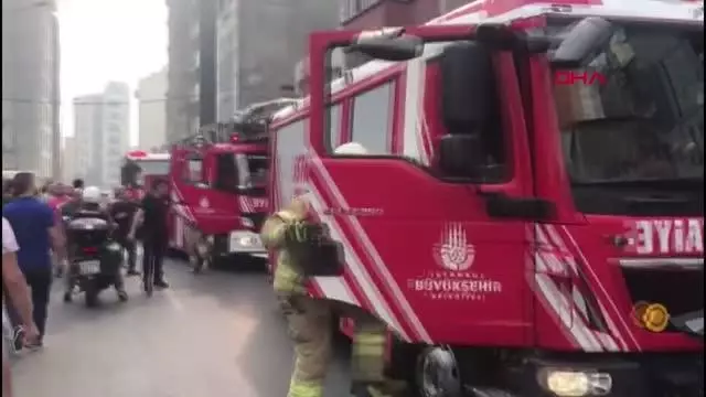 ŞİŞLİ'DE İKİ OTOMOBİL TAMİRHANESİNDE YANGIN