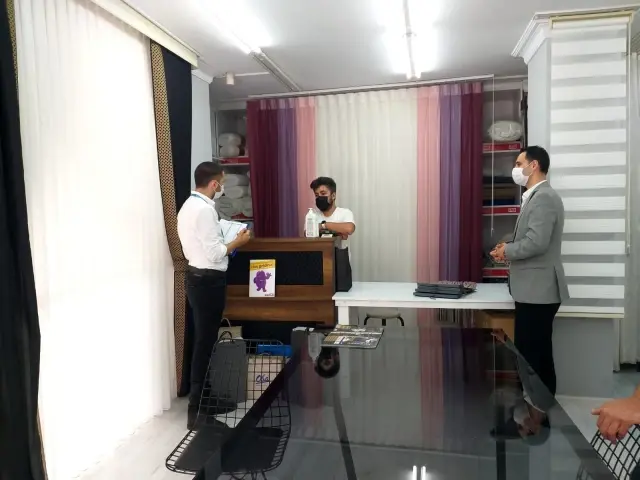 Sultangazi'de vatandaşlar ziyaret edilerek talepleri dinleniyor