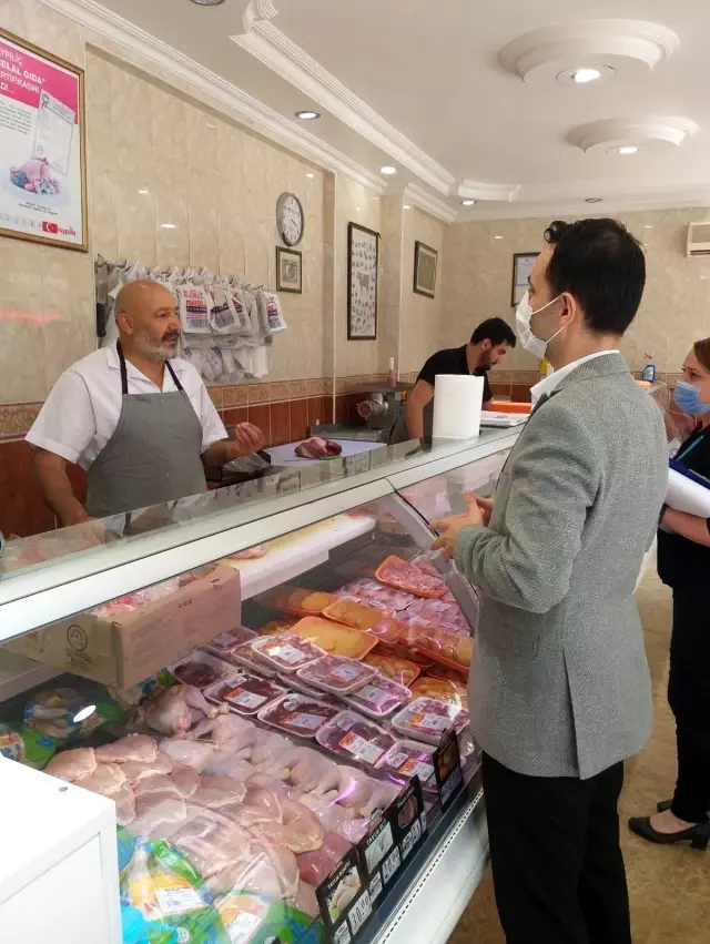 Sultangazi'de vatandaşlar ziyaret edilerek talepleri dinleniyor