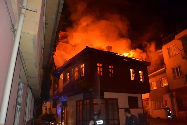 Gün ağardığında yanan konağın harabeye dönen hali ortaya çıktı