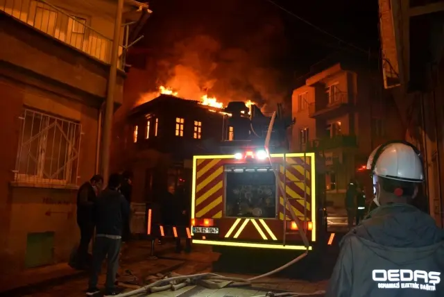 Gün ağardığında yanan konağın harabeye dönen hali ortaya çıktı