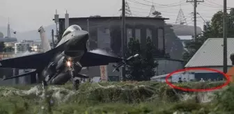Tayvan: Tayvan tarihinde bir ilk! Tatbikat kapsamında savaş uçaklarını otoyola indirdiler Tayvan: Tayvan tarihinde bir ilk! Tatbikat kapsamında savaş uçaklarını otoyola indirdiler