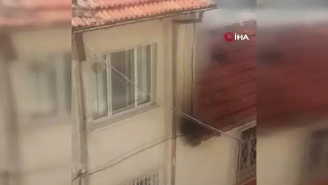 Tinerci evi yaktı, mahalleli tepki gösterdi