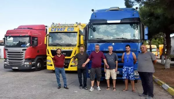 TIR'A BİNMEYE ÇALIŞAN GÖÇMENLER, KENDİLERİNİ FARK EDEN BEKÇİYE SİLAH ÇEKTİ