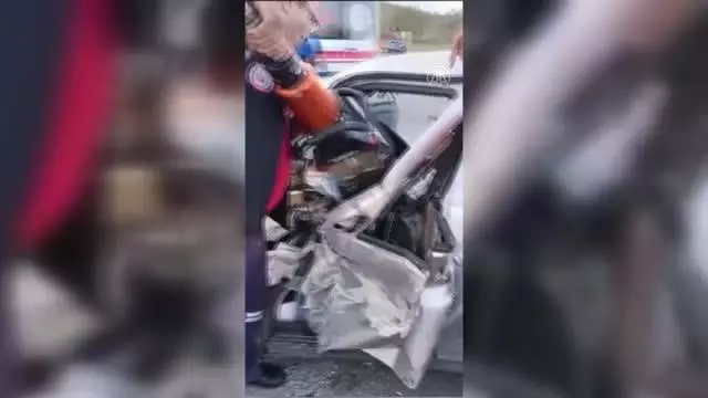 Tır ile otomobilin çarpıştığı kazada 2 kişi yaralandı