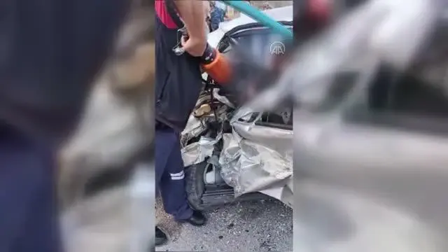 Tır ile otomobilin çarpıştığı kazada 2 kişi yaralandı