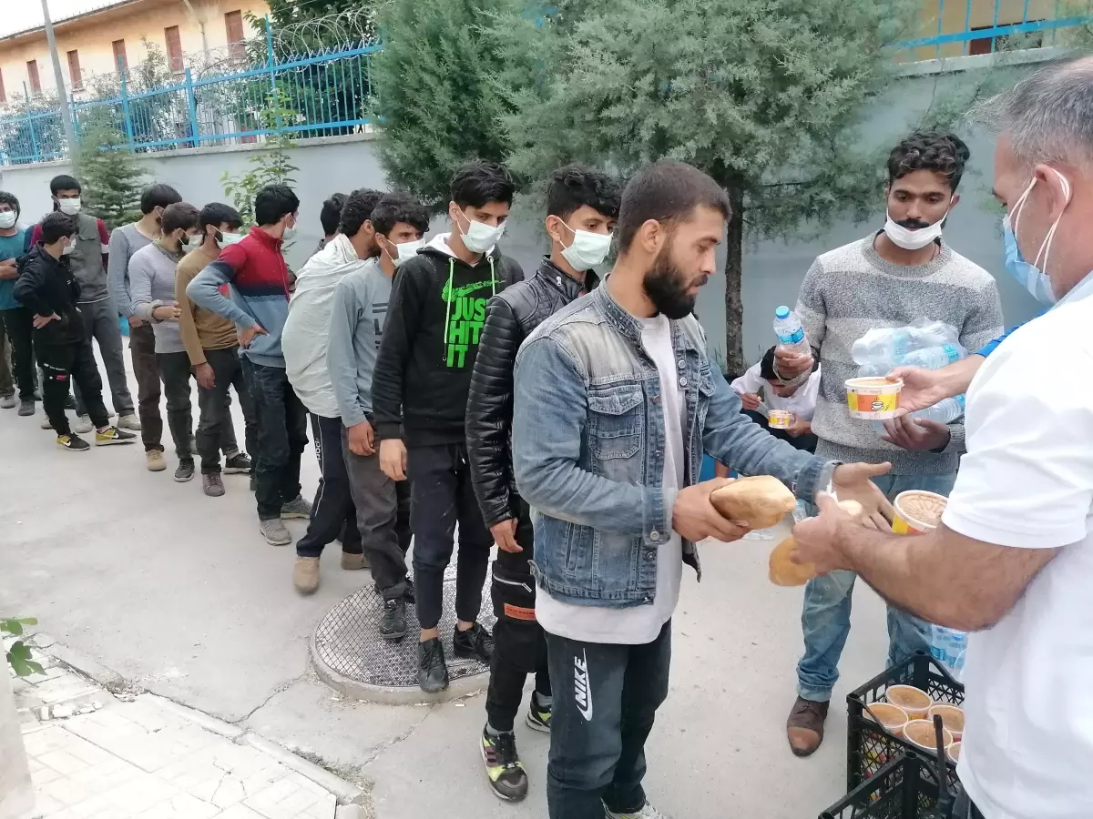 Bir tırda 69 düzensiz göçmen yakalandı
