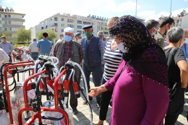 Tunceli'de çiftçilere süt sağım makinesi ve soğutma tankı dağıtıldı