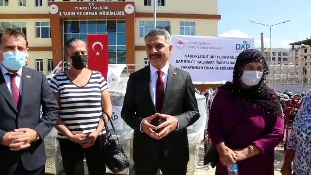Tunceli'de çiftçilere süt sağım makinesi ve soğutma tankı dağıtıldı