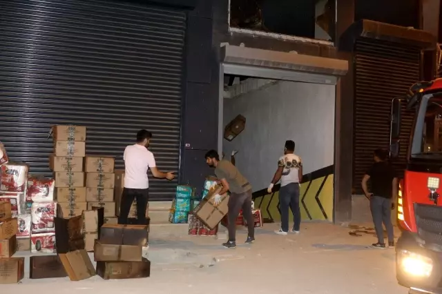 Son dakika haberi | Van'da çıkan yangında esnaf seferber oldu