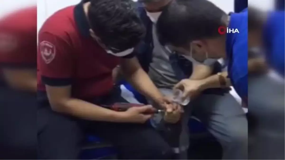 Son dakika haberi: Yalova'da bir kişinin parmağına batan çivi itfaiye operasyonuyla çıkarıldı