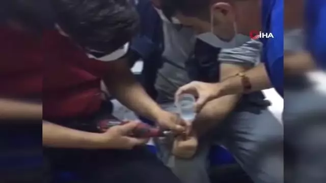 Son dakika haberi: Yalova'da bir kişinin parmağına batan çivi itfaiye operasyonuyla çıkarıldı