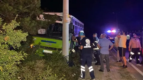 YARALI SÜRÜCÜ, 'BENİM ÇALIŞMAM LAZIM' DİYEREK AMBULANSTAN İNMEK İSTEDİ