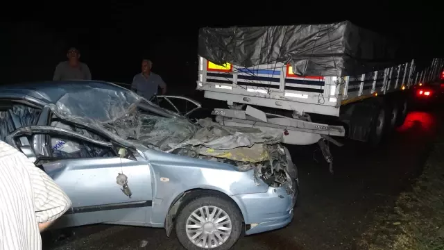 Son dakika: Otomobil ile tırın çarpışması sonucu 1 kişi öldü