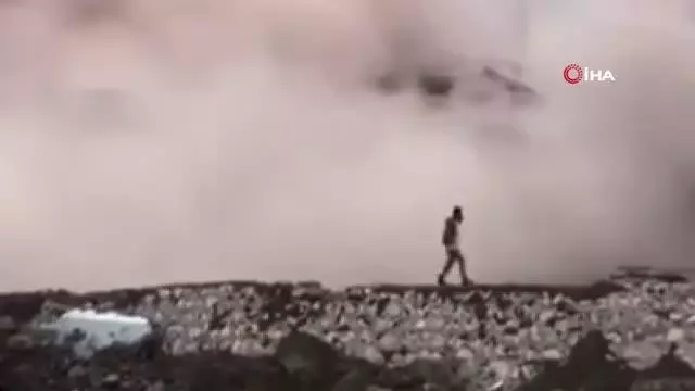 Afet bölgesinde yıkılan binanın altında kalmaktan son anda böyle kurtuldular